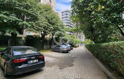 Suadiye'de Prestijli Bölgede 4+1 ,Oturuma Hazır Satılık Daire