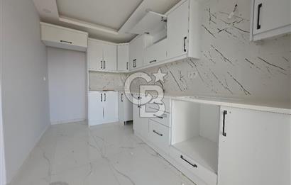 Kuşadası Değirmendere'de Deniz Manzaralı Satılık 2+1 Daire