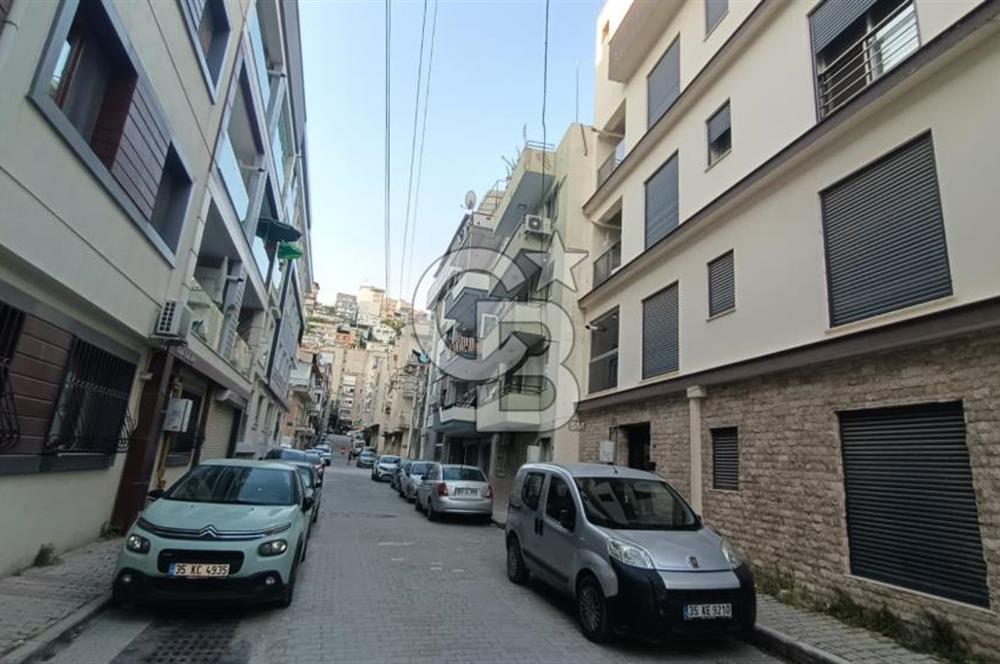 Bayraklı Fuat Edip Baksi Mahallesinde Satılık 3+1 Daire