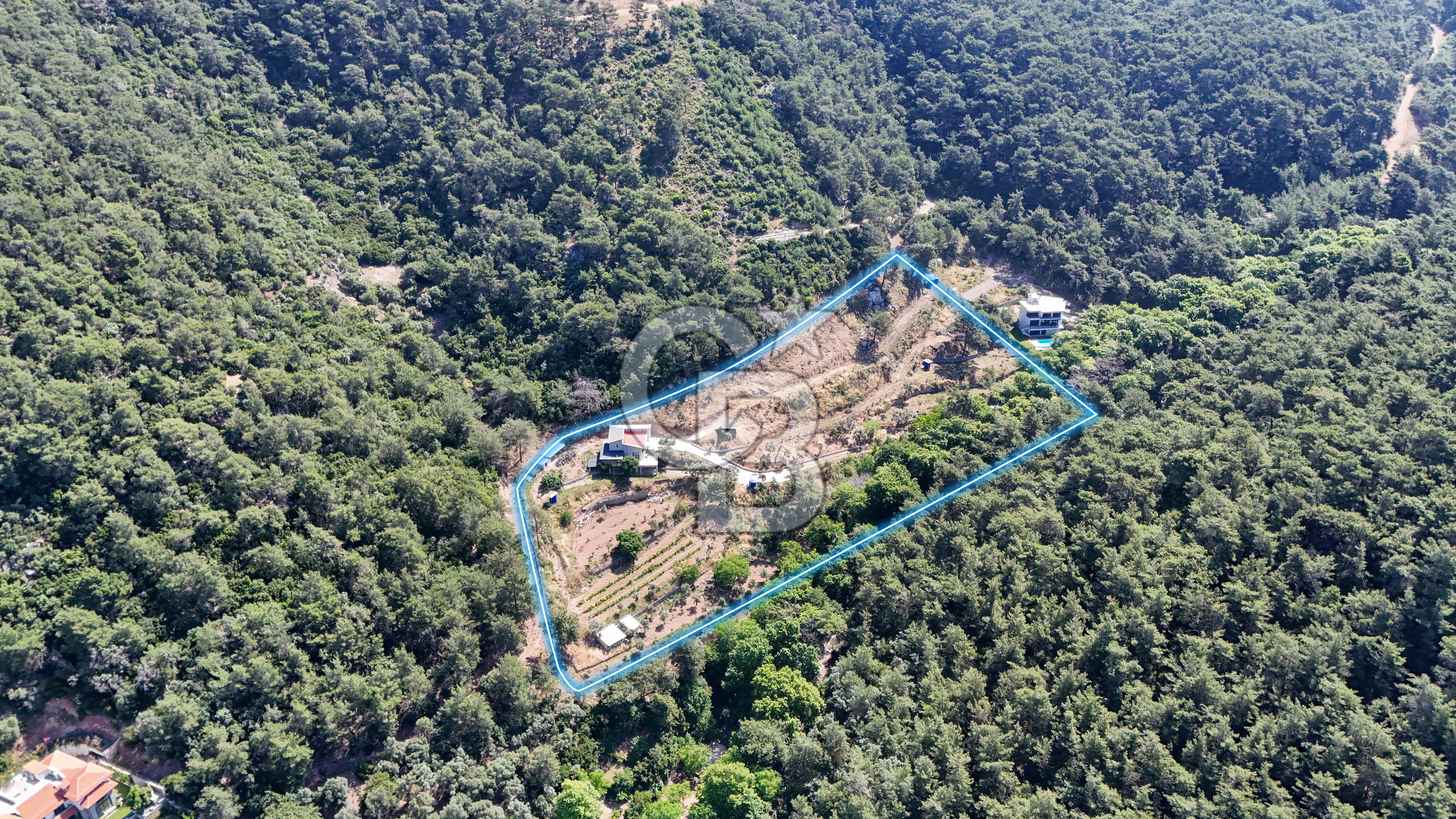 Bornova 17 Dönüm İçinde Özel Yaşam Çiftliği