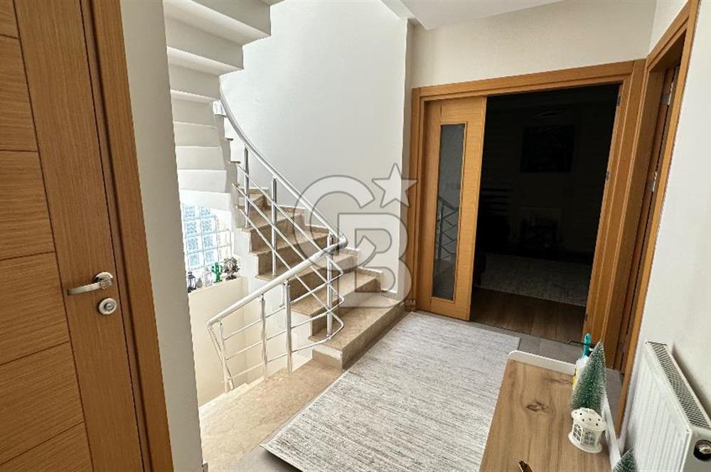 YAKACIK'TA ADALAR MANZARALI HAVUZLU 4 KATLI 5+2 VİLLA