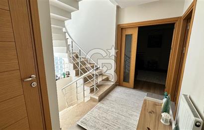 YAKACIK'TA ADALAR MANZARALI HAVUZLU 4 KATLI 5+2 VİLLA