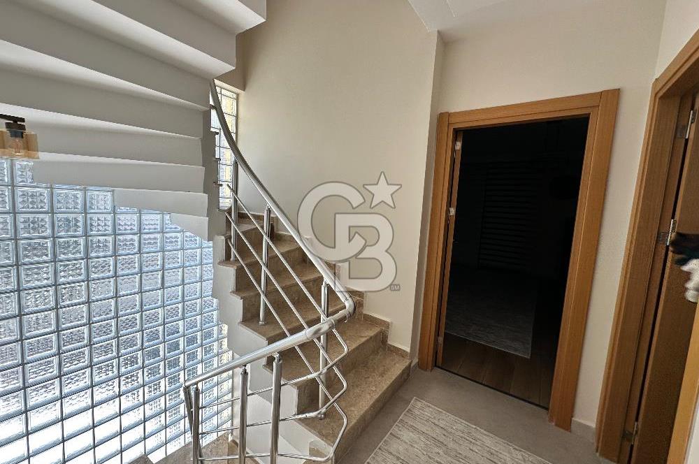 YAKACIK'TA ADALAR MANZARALI HAVUZLU 4 KATLI 5+2 VİLLA