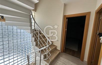 YAKACIK'TA ADALAR MANZARALI HAVUZLU 4 KATLI 5+2 VİLLA