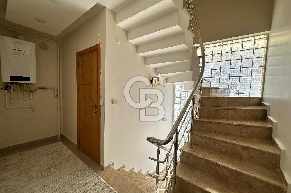 YAKACIK'TA ADALAR MANZARALI HAVUZLU 4 KATLI 5+2 VİLLA