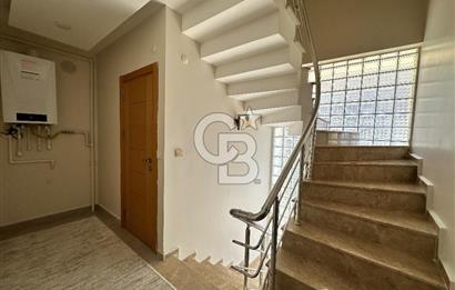 YAKACIK'TA ADALAR MANZARALI HAVUZLU 4 KATLI 5+2 VİLLA