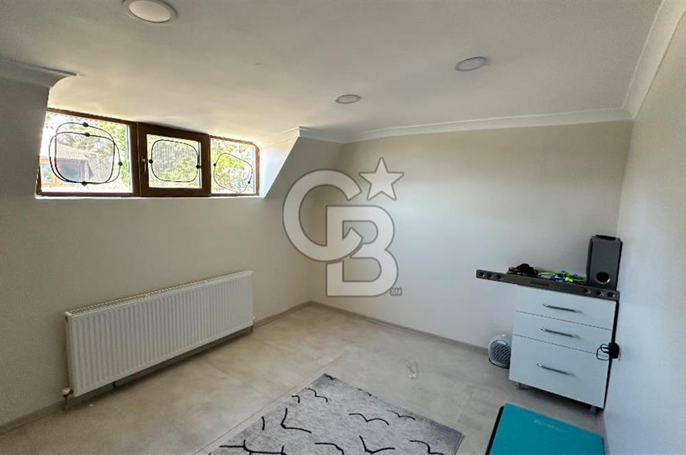 YAKACIK'TA ADALAR MANZARALI HAVUZLU 4 KATLI 5+2 VİLLA