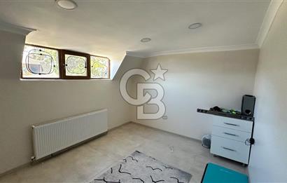 YAKACIK'TA ADALAR MANZARALI HAVUZLU 4 KATLI 5+2 VİLLA