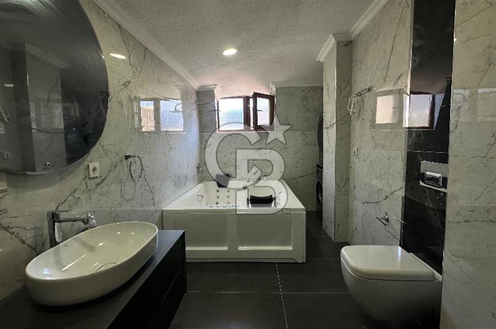 YAKACIK'TA ADALAR MANZARALI HAVUZLU 4 KATLI 5+2 VİLLA