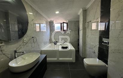 YAKACIK'TA ADALAR MANZARALI HAVUZLU 4 KATLI 5+2 VİLLA
