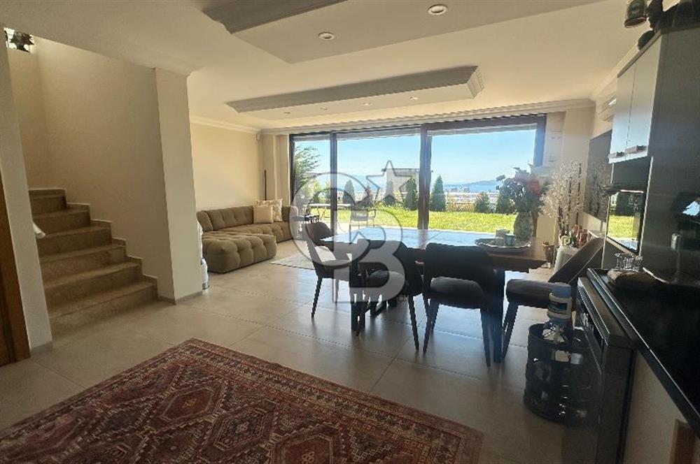 YAKACIK'TA ADALAR MANZARALI HAVUZLU 4 KATLI 5+2 VİLLA