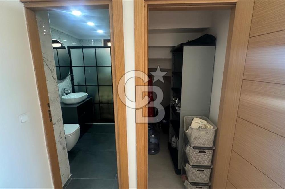 YAKACIK'TA ADALAR MANZARALI HAVUZLU 4 KATLI 5+2 VİLLA