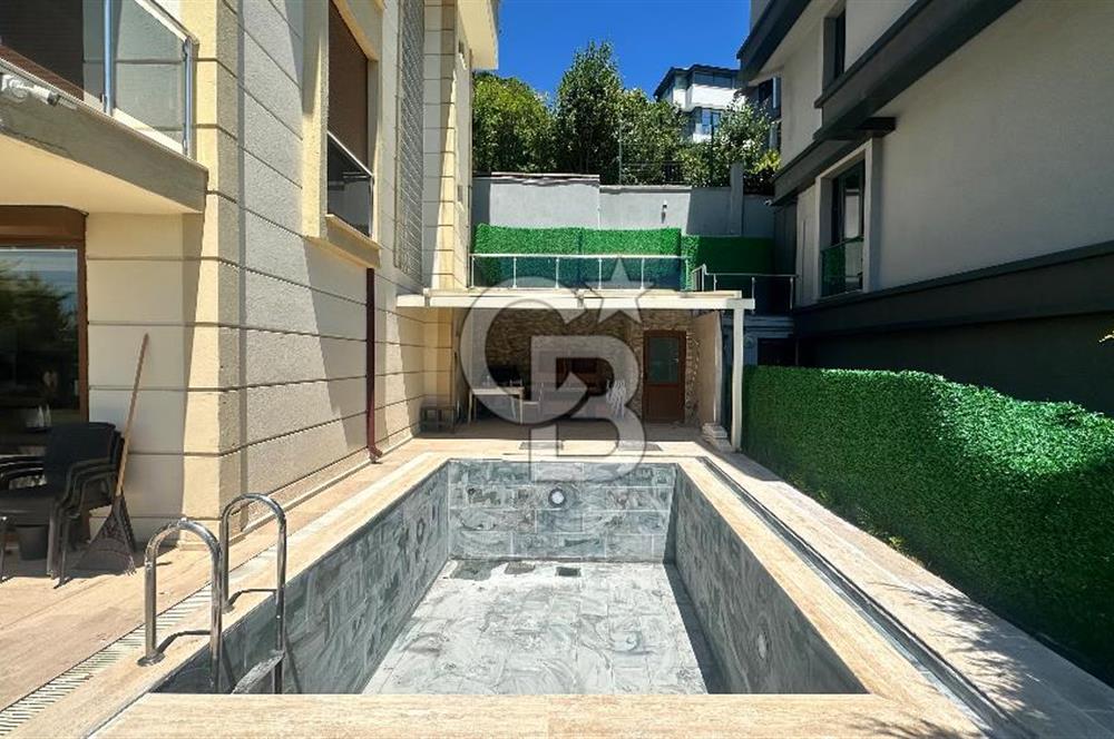 YAKACIK'TA ADALAR MANZARALI HAVUZLU 4 KATLI 5+2 VİLLA