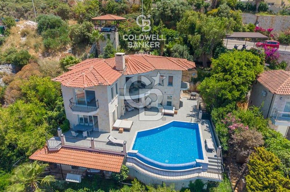 KAŞ YARIMADA'DA DENİZ MANZARALI LÜKS VİLLA | CB ARDEN'DEN