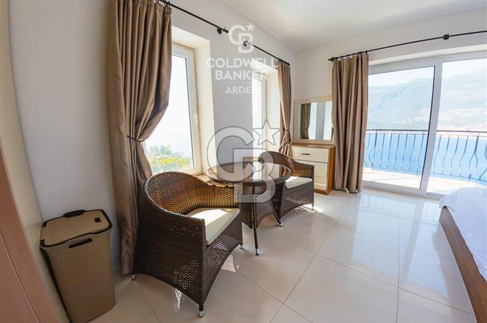 KAŞ YARIMADA'DA DENİZ MANZARALI LÜKS VİLLA | CB ARDEN'DEN