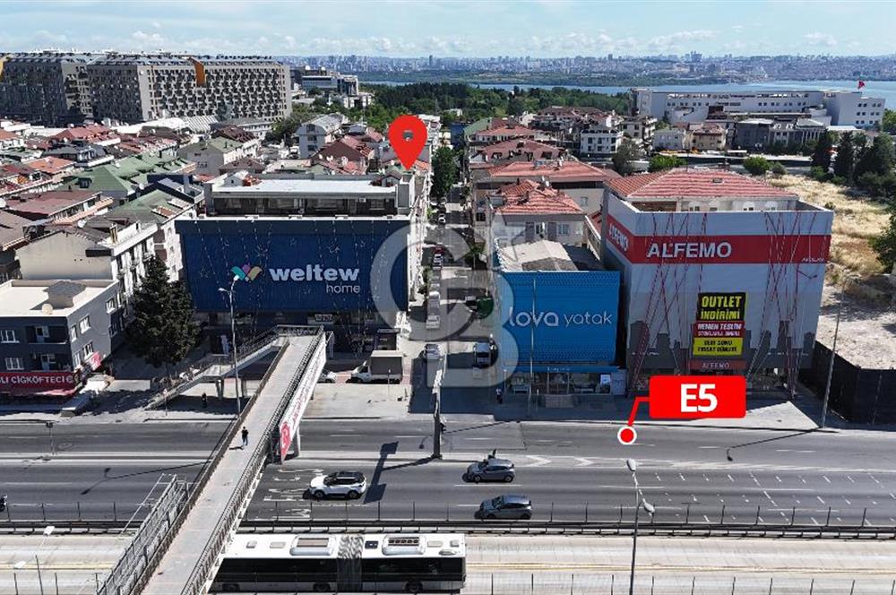 AVCILAR ÜNİVERSİTE MAH. E-5/METROBÜSE YAKIN 140 m² DEPOLU DÜKKAN