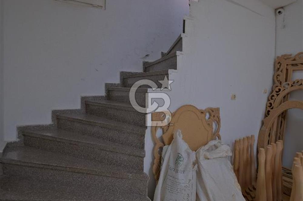 AVCILAR ÜNİVERSİTE MAH. E-5/METROBÜSE YAKIN 140 m² DEPOLU DÜKKAN