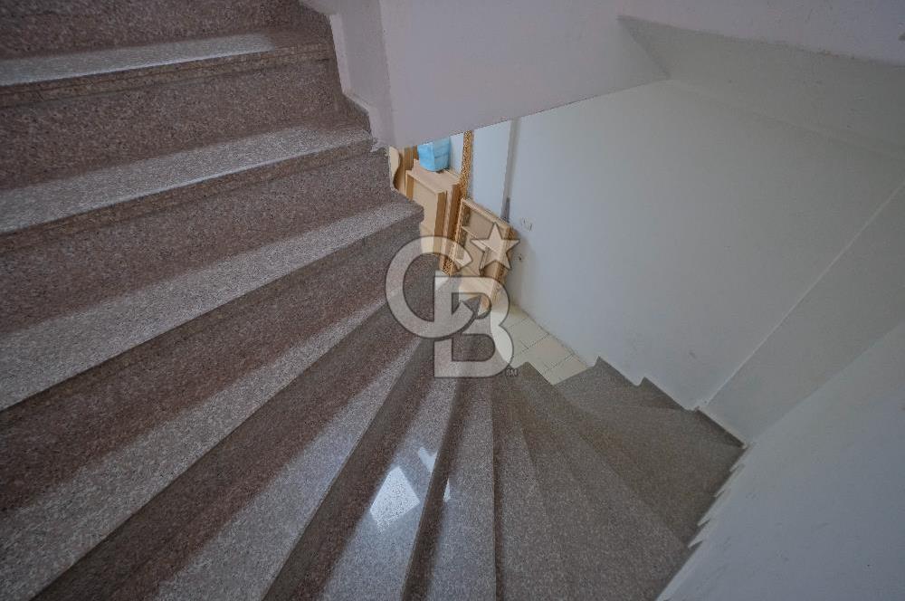 AVCILAR ÜNİVERSİTE MAH. E-5/METROBÜSE YAKIN 140 m² DEPOLU DÜKKAN