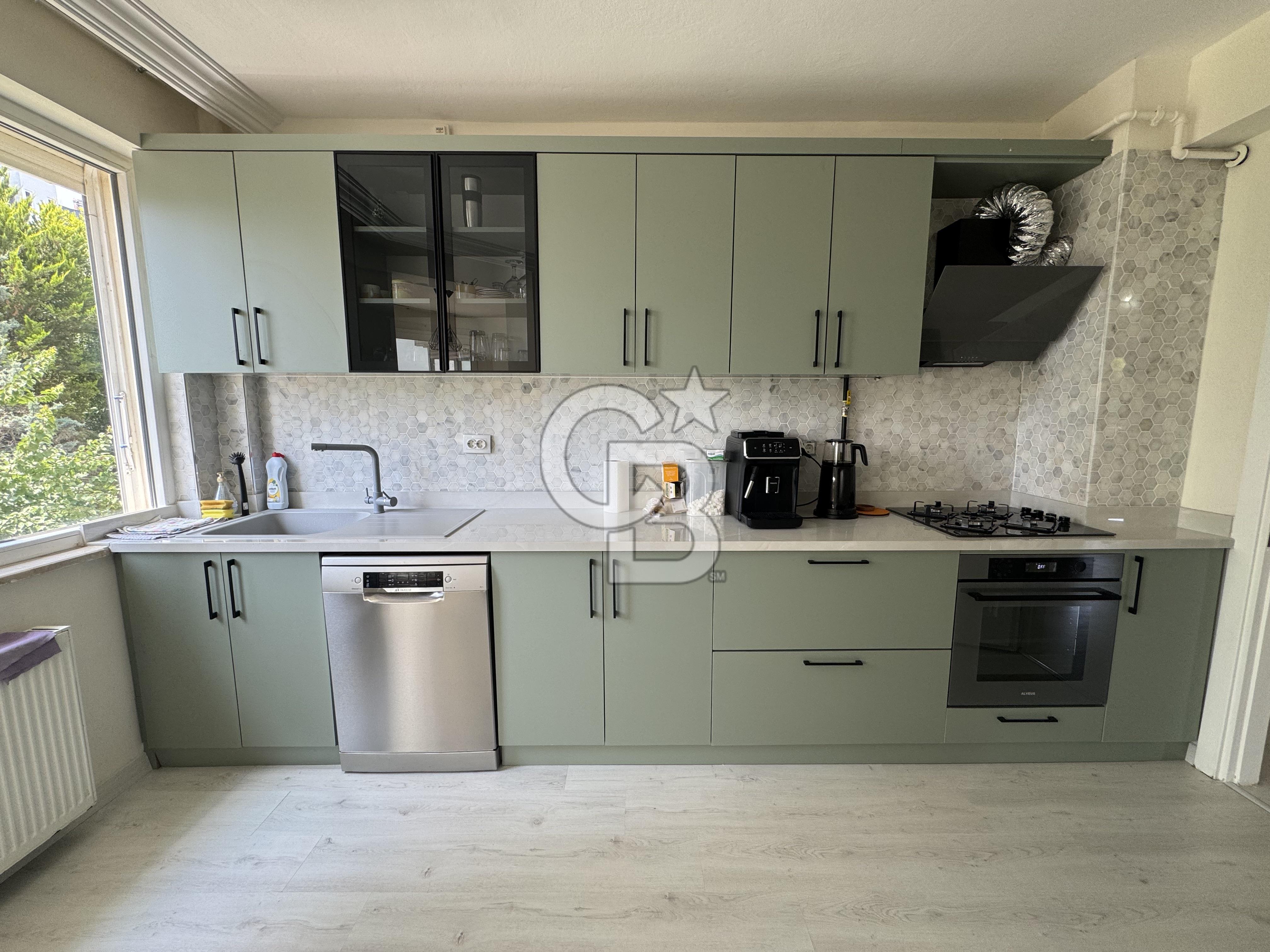 Antalya Muratpaşa Güzeloluk'ta Kiralık Kısmi Eşyalı 3+1 Daire