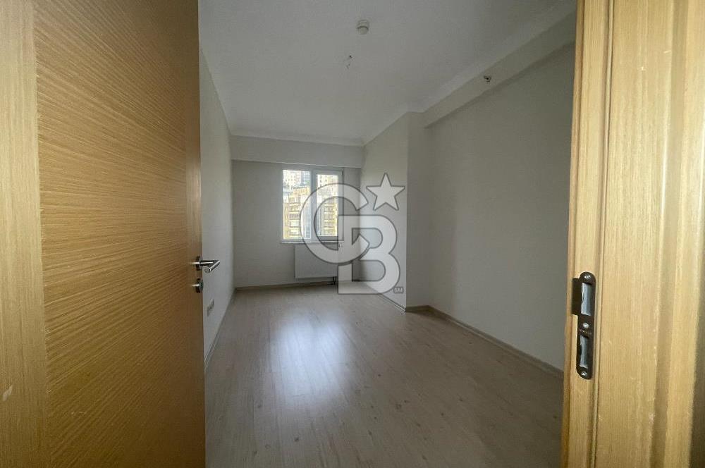 NUSRET ÖZTÜRK'TEN MALTEPE MARMAROOM SİTESİNDE SATILIK 2+1 DAİRE