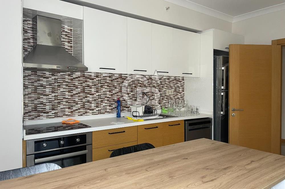 NUSRET ÖZTÜRK'TEN MALTEPE MARMAROOM SİTESİNDE SATILIK 2+1 DAİRE