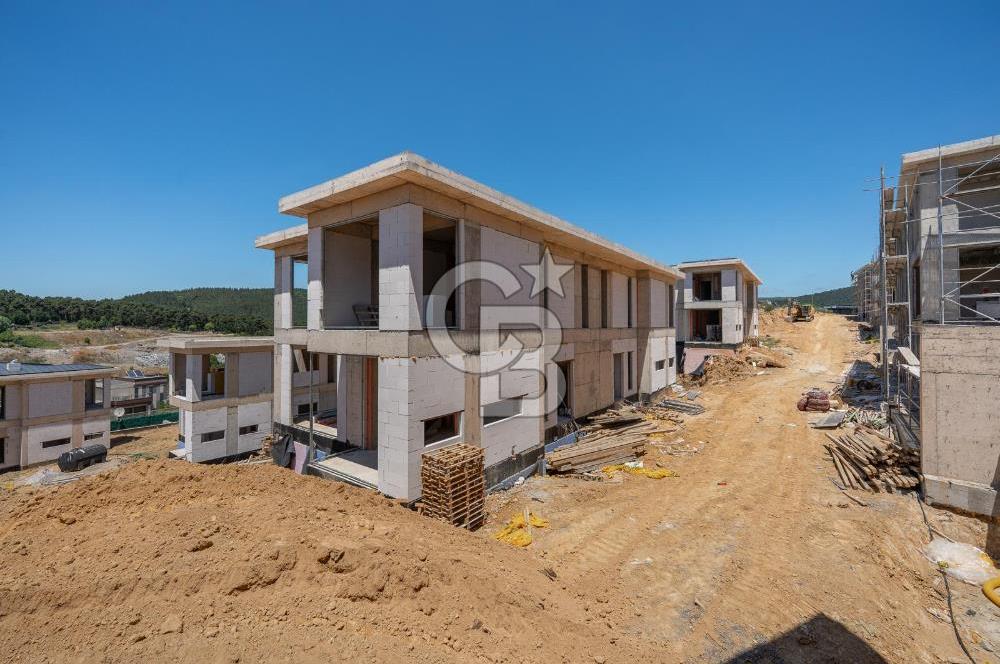 ÇEKMEKÖY MERKEZİ LOKASYONDA MÜSTAKİL BAHÇELİ 5+1 VİLLA