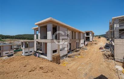 ÇEKMEKÖY MERKEZİ LOKASYONDA MÜSTAKİL BAHÇELİ 5+1 VİLLA