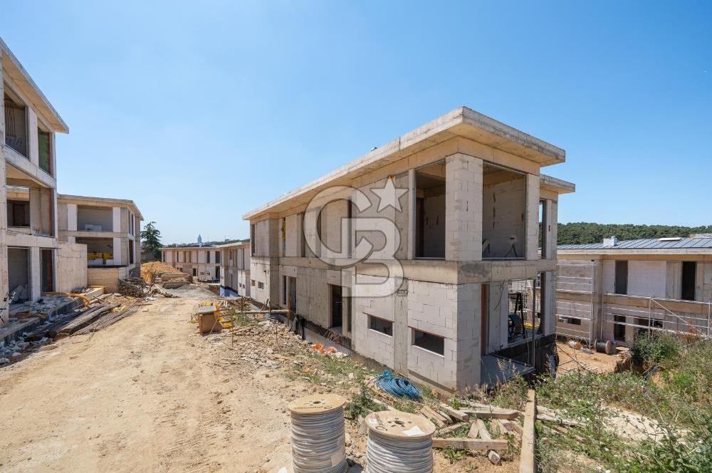 ÇEKMEKÖY MERKEZİ LOKASYONDA MÜSTAKİL BAHÇELİ 5+1 VİLLA