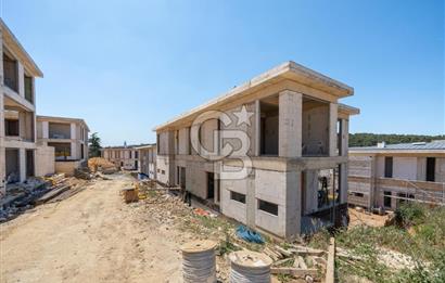 ÇEKMEKÖY MERKEZİ LOKASYONDA MÜSTAKİL BAHÇELİ 5+1 VİLLA