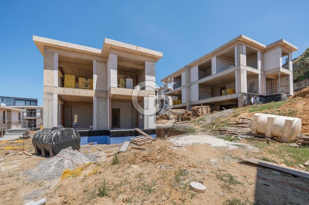 ÇEKMEKÖY MERKEZİ LOKASYONDA MÜSTAKİL BAHÇELİ 5+1 VİLLA