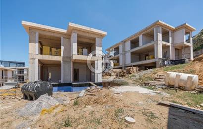 ÇEKMEKÖY MERKEZİ LOKASYONDA MÜSTAKİL BAHÇELİ 5+1 VİLLA
