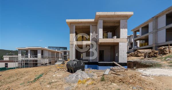 ÇEKMEKÖY MERKEZİ LOKASYONDA MÜSTAKİL BAHÇELİ 5+1 VİLLA - 354287