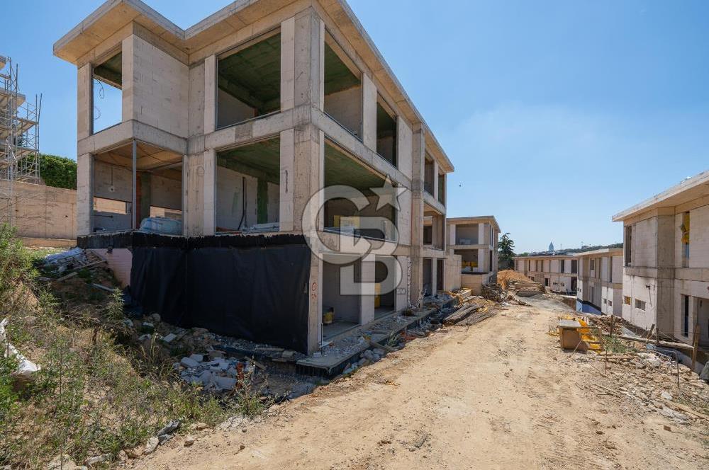 ÇEKMEKÖY MERKEZİ LOKASYONDA MÜSTAKİL BAHÇELİ 5+1 VİLLA