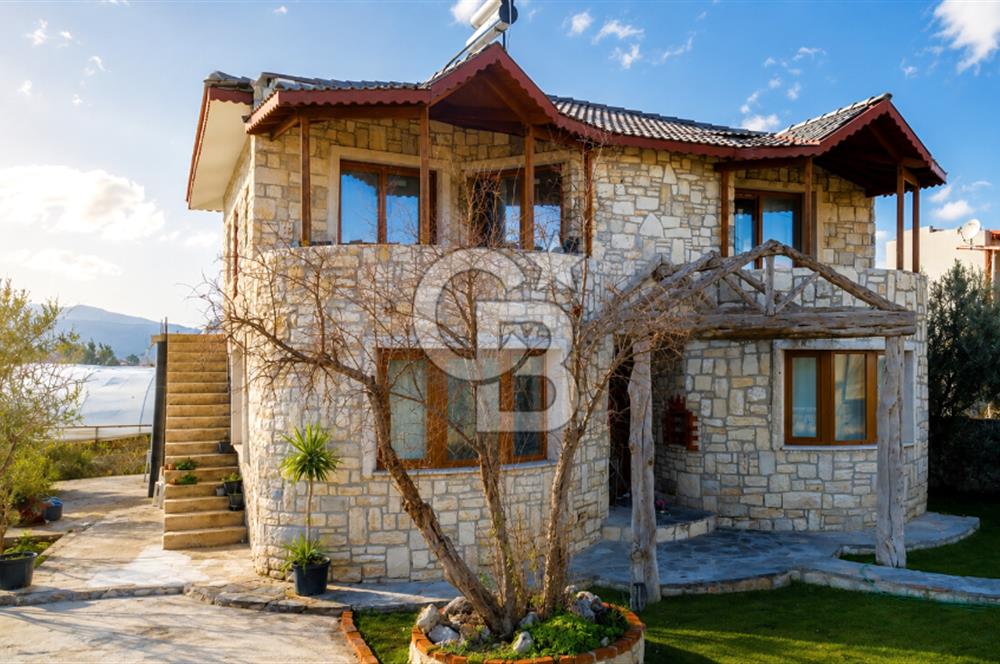 Urla Kuşçular'da 513 m² Arsa İçerisinde Müstakil Orijinal Taş Ev