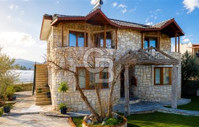 Urla Kuşçular'da 513 m² Arsa İçerisinde Müstakil Orijinal Taş Ev