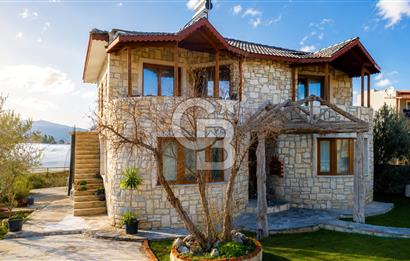 Urla Kuşçular'da 513 m² Arsa İçerisinde Müstakil Orijinal Taş Ev