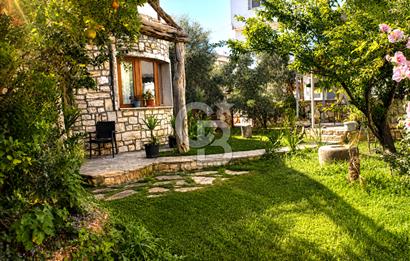 Urla Kuşçular'da 513 m² Arsa İçerisinde Müstakil Orijinal Taş Ev