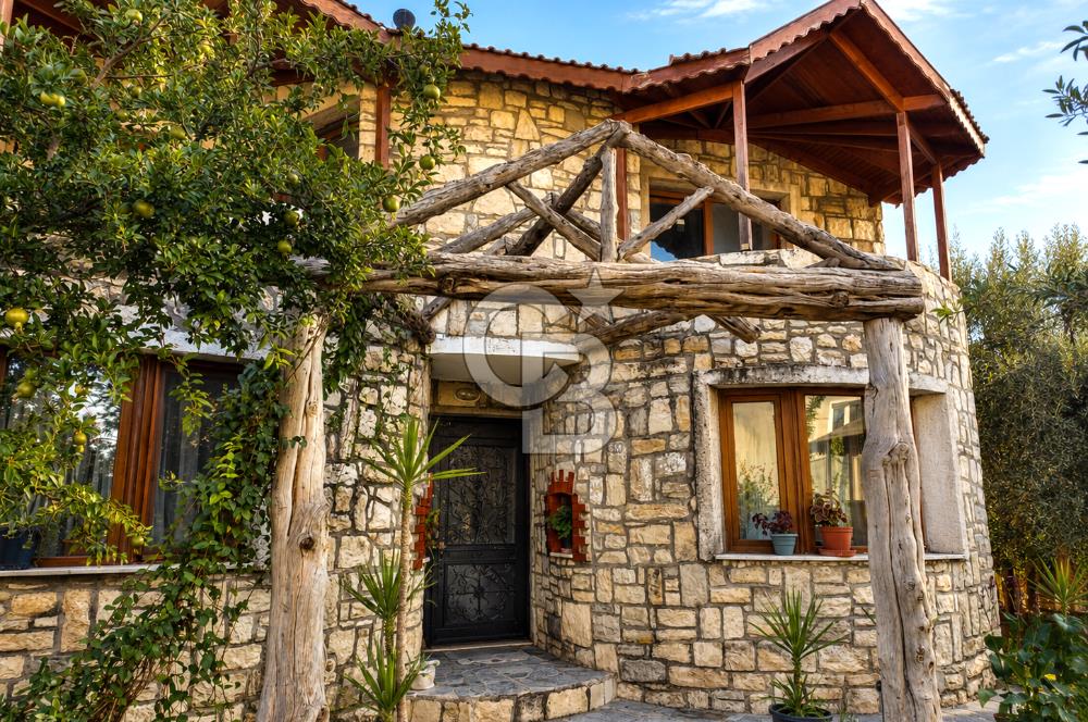 Urla Kuşçular'da 513 m² Arsa İçerisinde Müstakil Orijinal Taş Ev