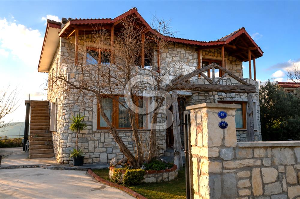 Urla Kuşçular'da 513 m² Arsa İçerisinde Müstakil Orijinal Taş Ev