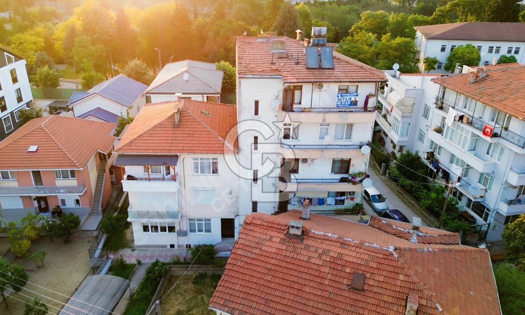 DONANMA MAHALLESİ'NDE, FERAH VE MERKEZÎ LOKASYONDA SATILIK DAİRE