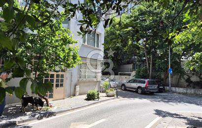Kalamışta Bağdat Caddesi ve Kalamış Parkı Arasında Arskat Daire