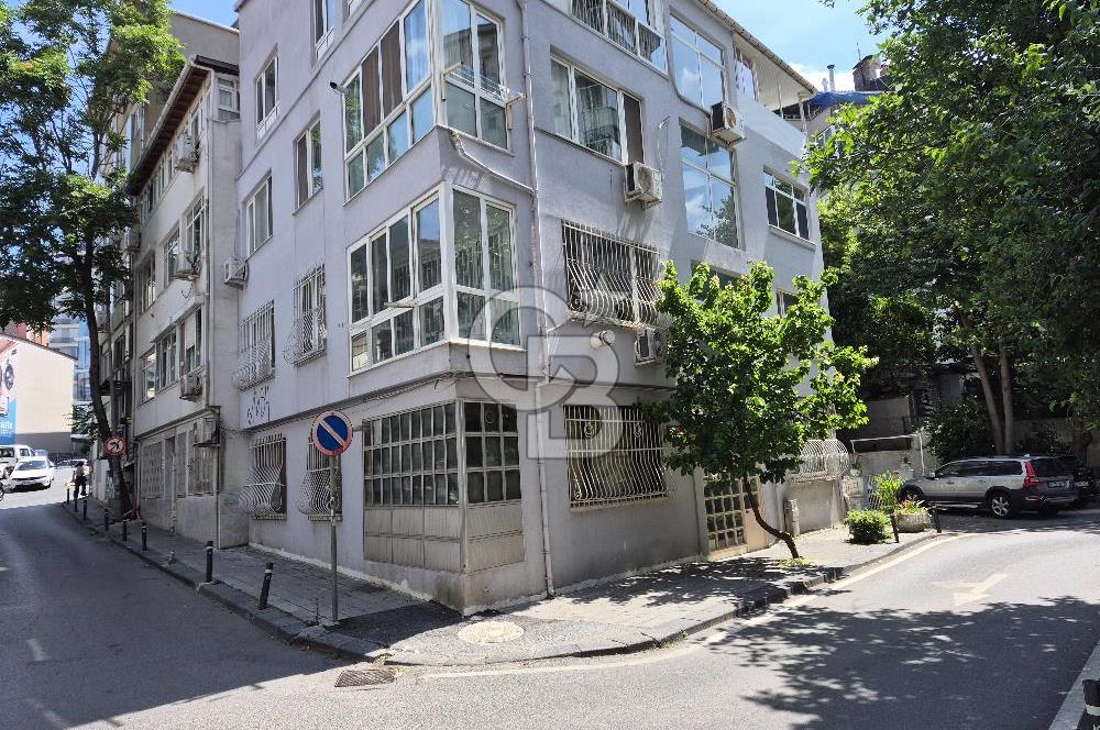 Kalamışta Bağdat Caddesi ve Kalamış Parkı Arasında Arskat Daire