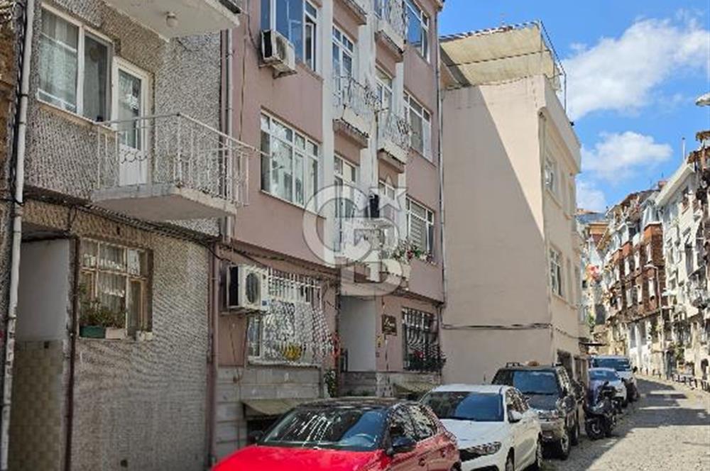 Ortaköy de Sahile Yakın Yokuşsuz Boş 1+1 Kiralık Daire