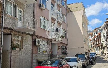 Ortaköy de Sahile Yakın Yokuşsuz Boş 1+1 Kiralık Daire