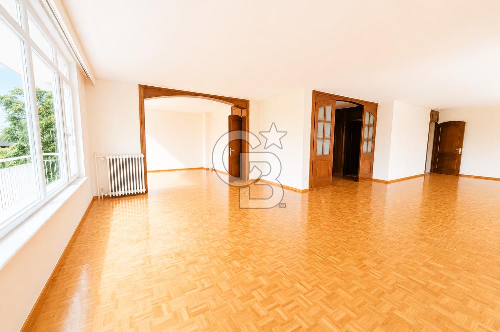 MODA , VİTOL ÇIKMAZI'NDA 4+1 220 M2 GENİŞ BALKONLU DAİRE