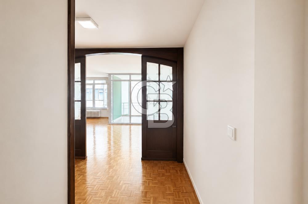 MODA , VİTOL ÇIKMAZI'NDA 4+1 220 M2 GENİŞ BALKONLU DAİRE