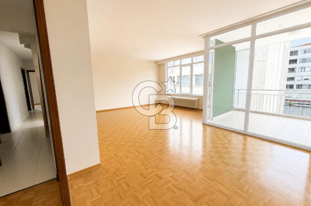 MODA , VİTOL ÇIKMAZI'NDA 4+1 220 M2 GENİŞ BALKONLU DAİRE
