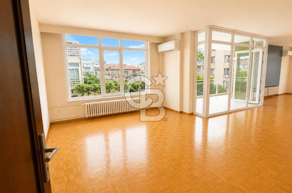 MODA , VİTOL ÇIKMAZI'NDA 4+1 220 M2 GENİŞ BALKONLU DAİRE