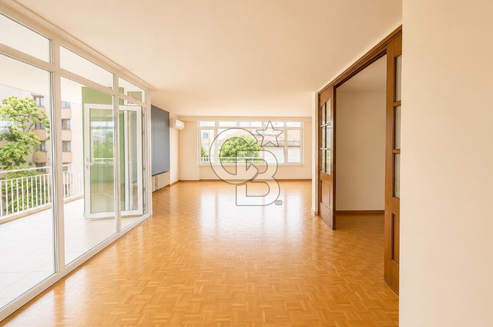 MODA , VİTOL ÇIKMAZI'NDA 4+1 220 M2 GENİŞ BALKONLU DAİRE