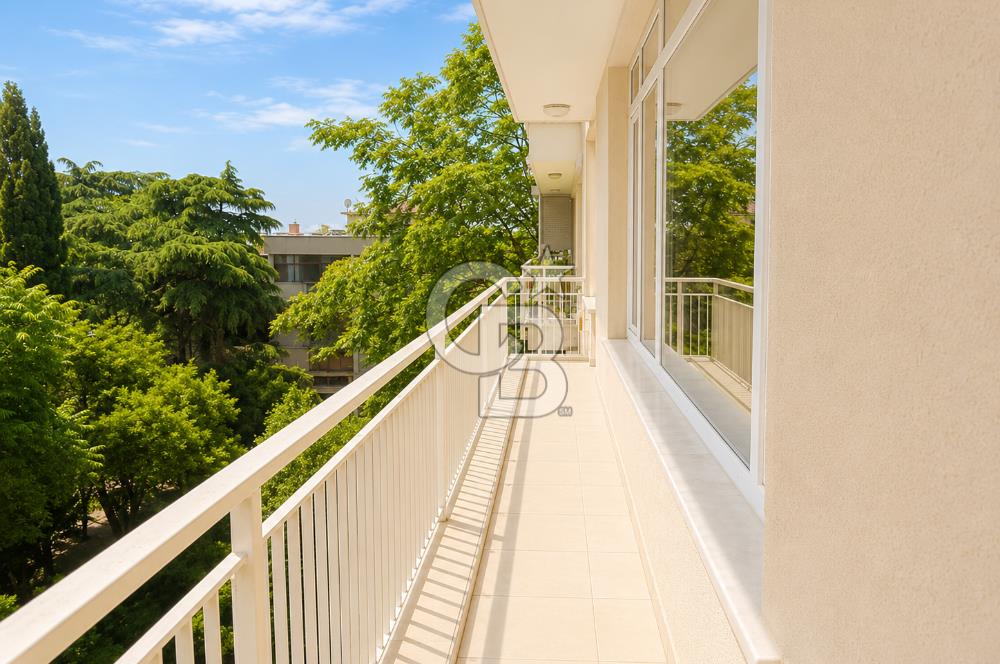 MODA , VİTOL ÇIKMAZI'NDA 4+1 220 M2 GENİŞ BALKONLU DAİRE